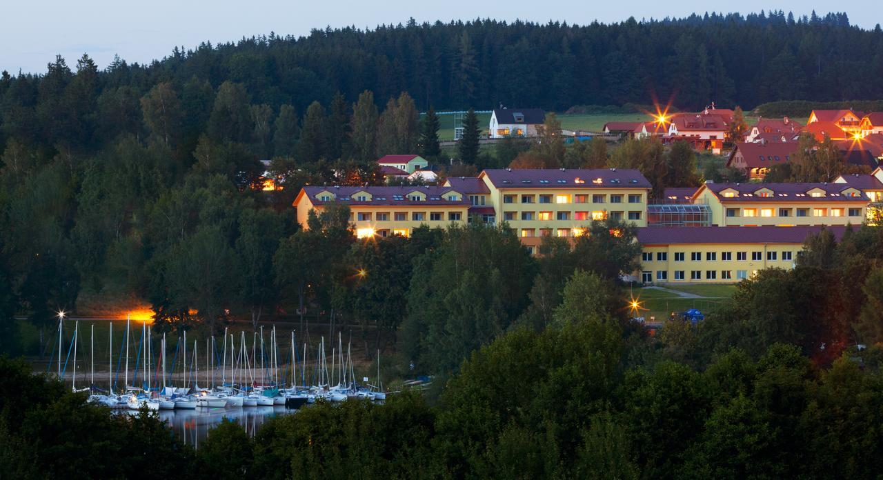 Lipno Wellness - Frymburk Hotel Private Family Room Bagian luar foto