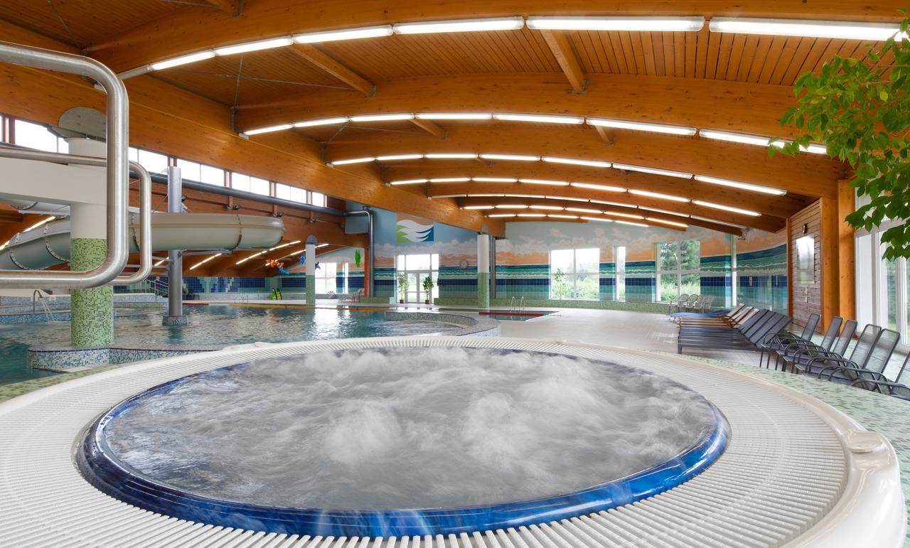 Lipno Wellness - Frymburk Hotel Private Family Room Bagian luar foto