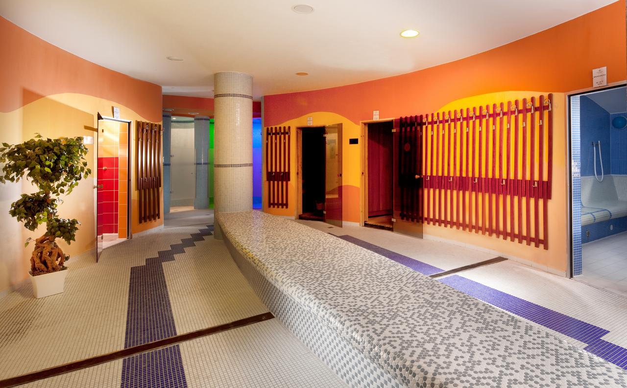Lipno Wellness - Frymburk Hotel Private Family Room Bagian luar foto
