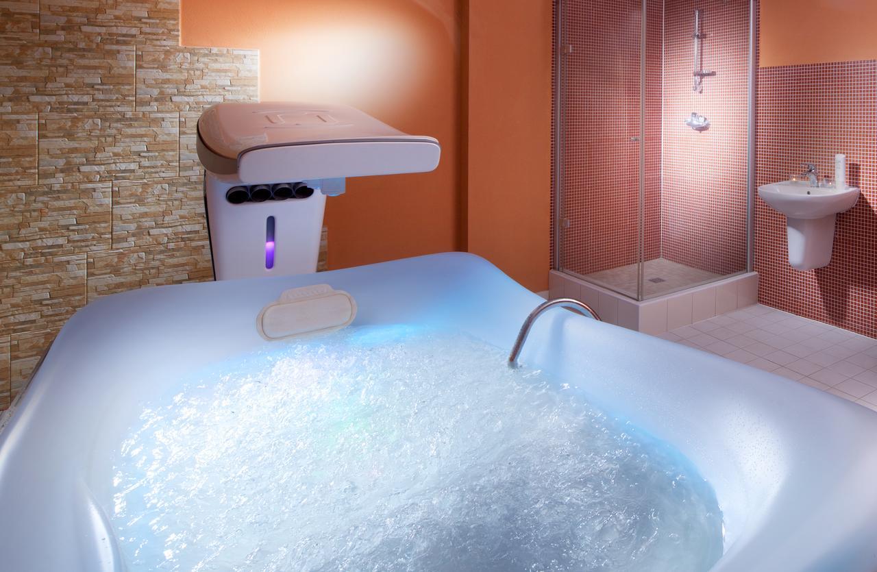 Lipno Wellness - Frymburk Hotel Private Family Room Bagian luar foto
