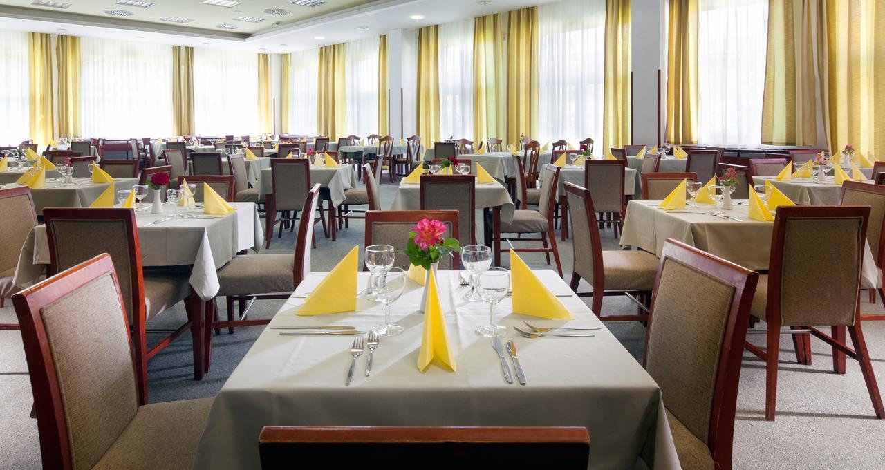 Lipno Wellness - Frymburk Hotel Private Family Room Bagian luar foto