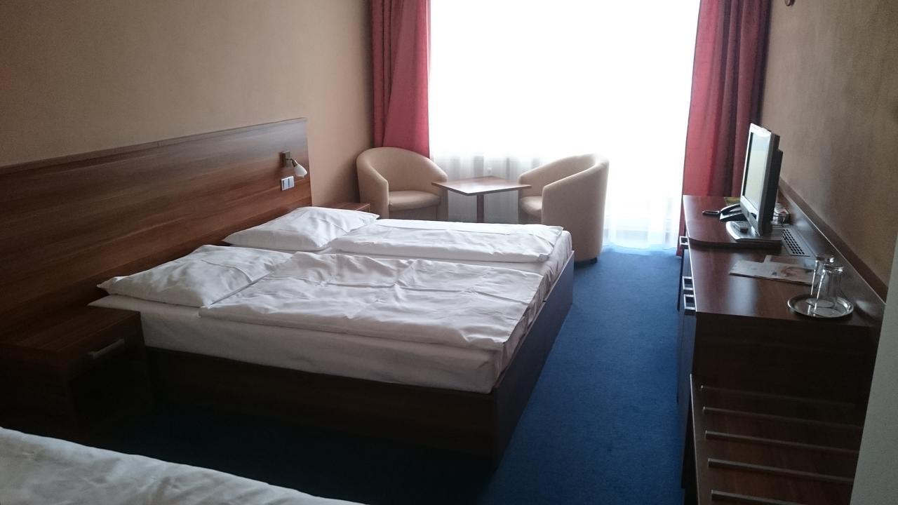 Lipno Wellness - Frymburk Hotel Private Family Room Bagian luar foto