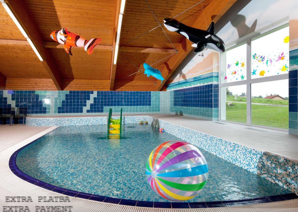 Lipno Wellness - Frymburk Hotel Private Family Room Bagian luar foto