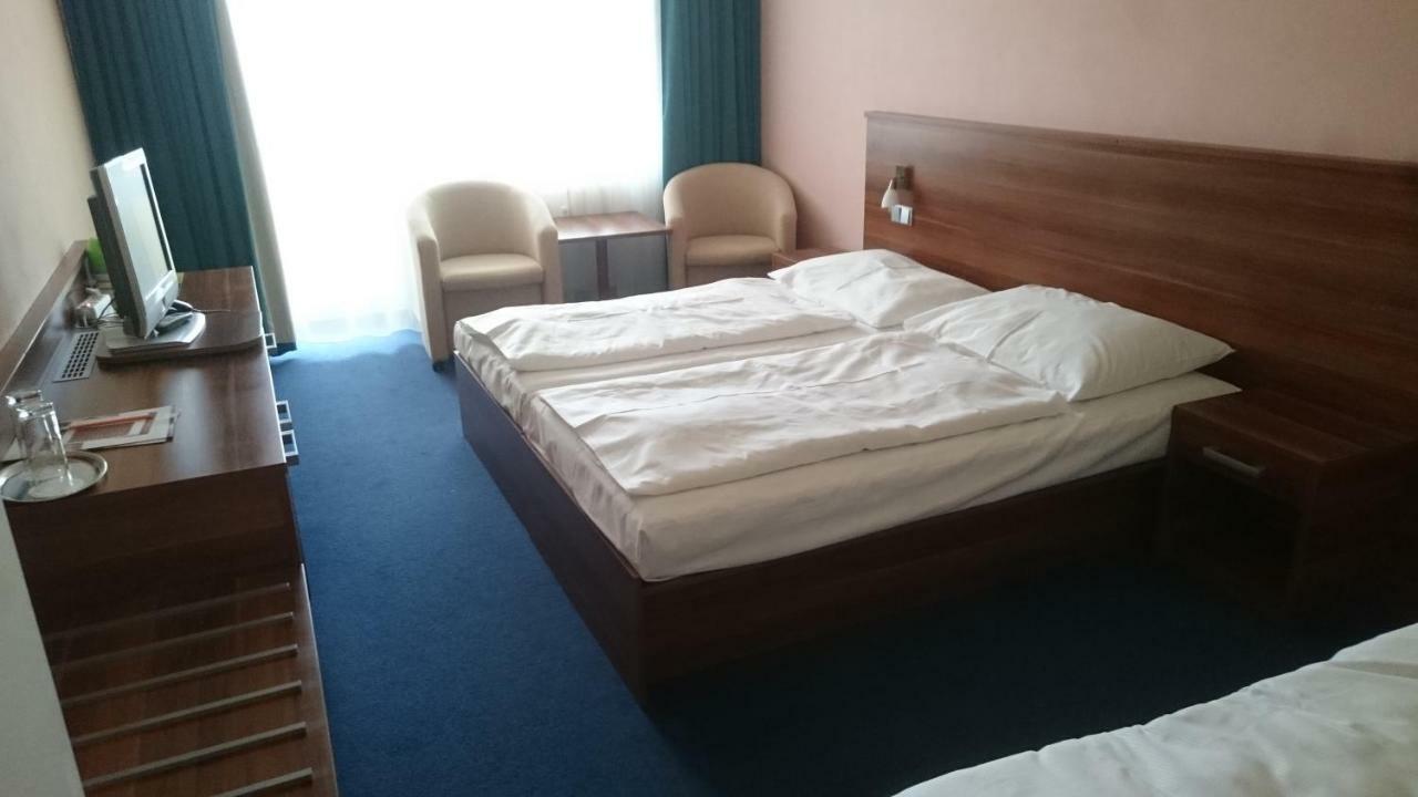 Lipno Wellness - Frymburk Hotel Private Family Room Bagian luar foto